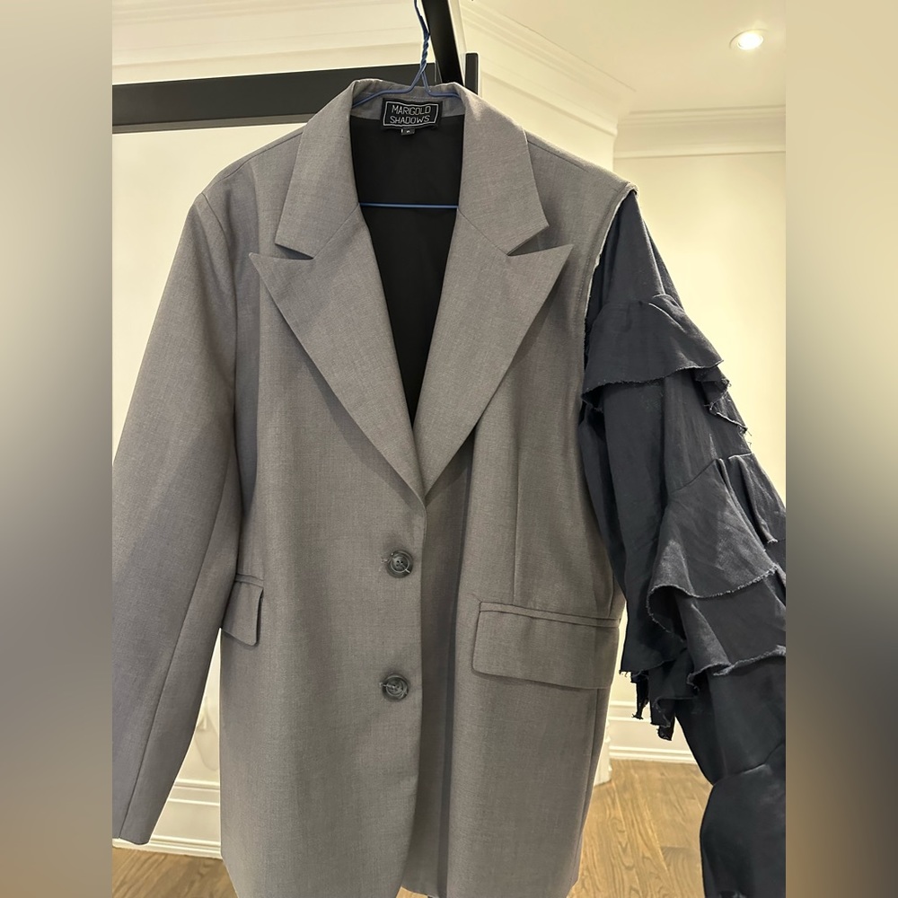 Stylish grey oversized blazer